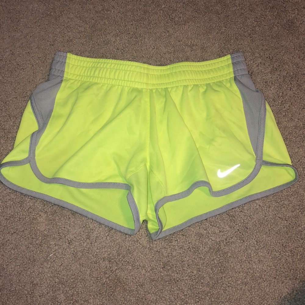 NIKE ATHLETIC WORKOUT SHORTS